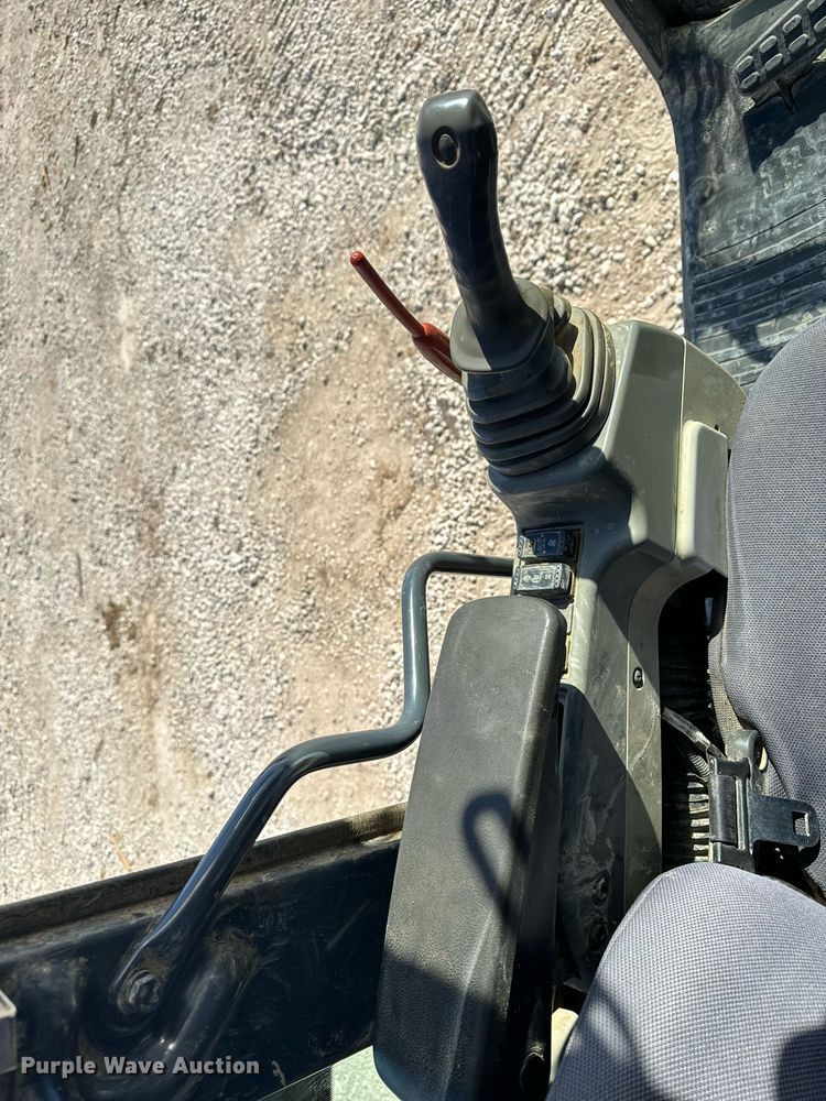 image for item DL4410 2014 John Deere 350G excavator