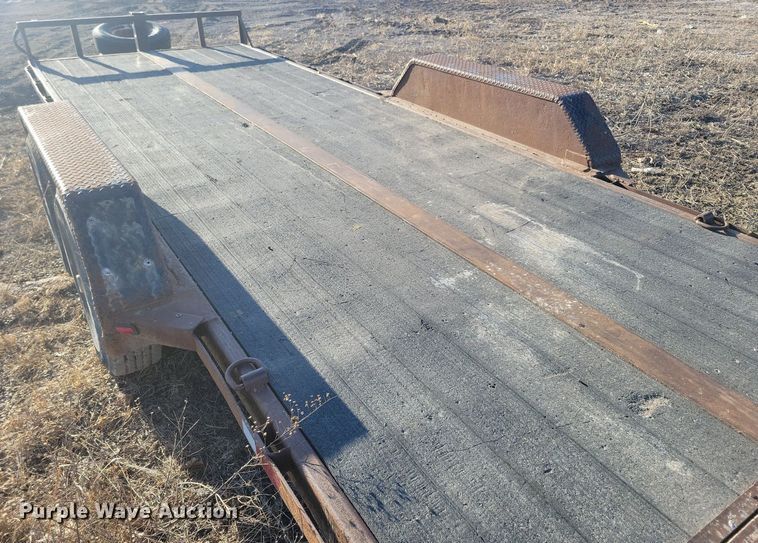 image for item DL7892 2004 Titan utility trailer