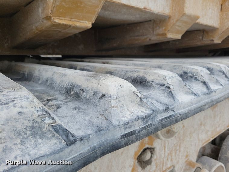 image for item DL7970 Morooka K40 MST3300 track carrier