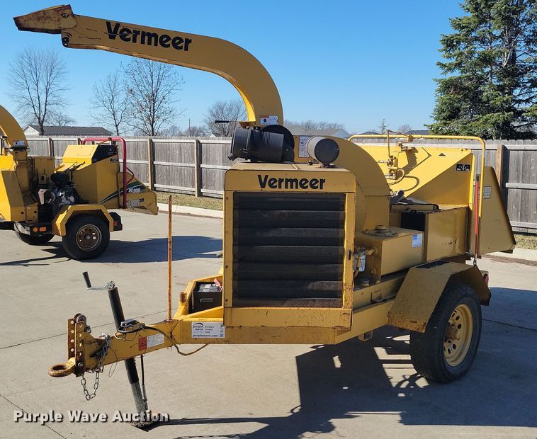 image for item DL7987 1998 Vermeer BC1230 wood chipper