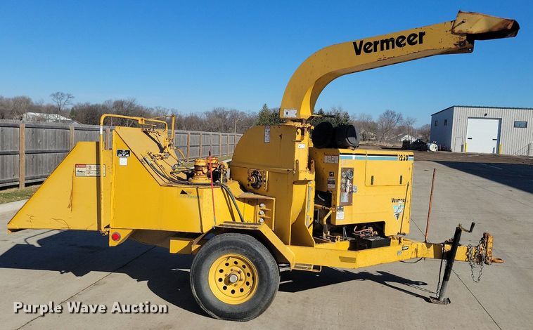 image for item DL7987 1998 Vermeer BC1230 wood chipper