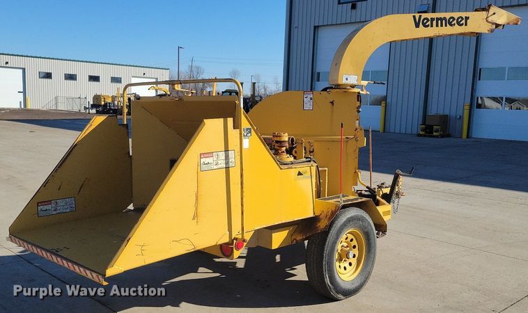 image for item DL7987 1998 Vermeer BC1230 wood chipper