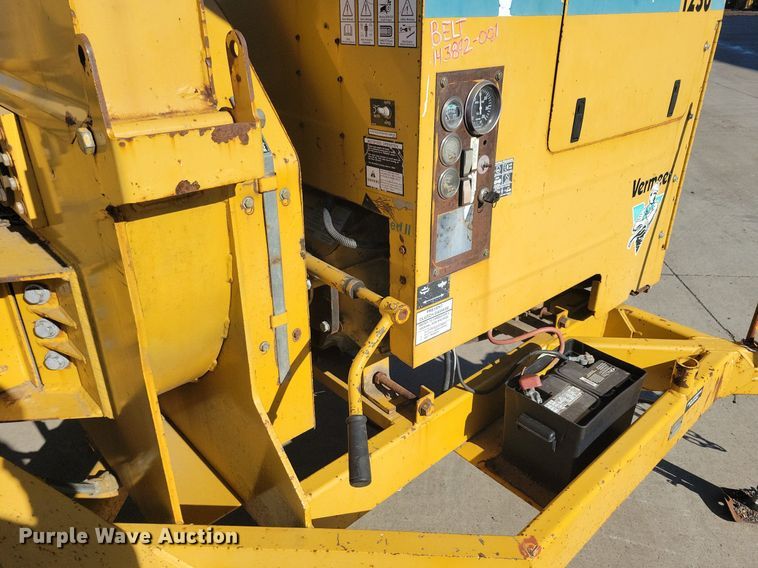 image for item DL7987 1998 Vermeer BC1230 wood chipper