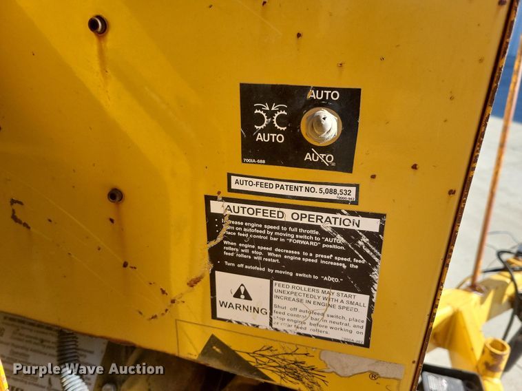 image for item DL7987 1998 Vermeer BC1230 wood chipper