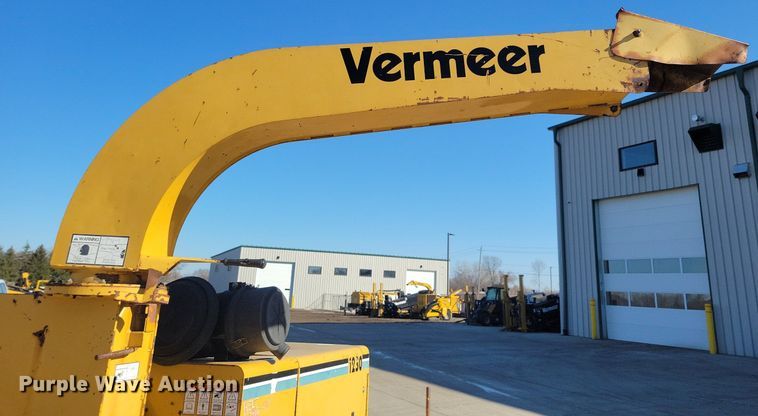 image for item DL7987 1998 Vermeer BC1230 wood chipper