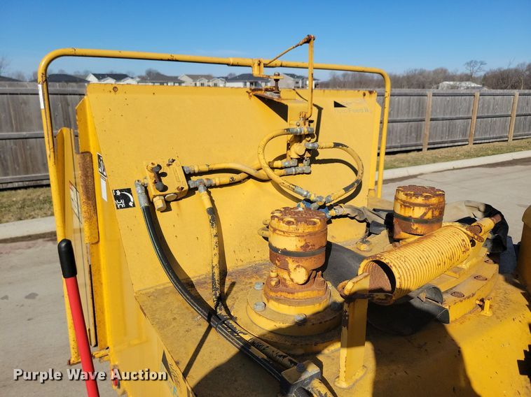 image for item DL7987 1998 Vermeer BC1230 wood chipper