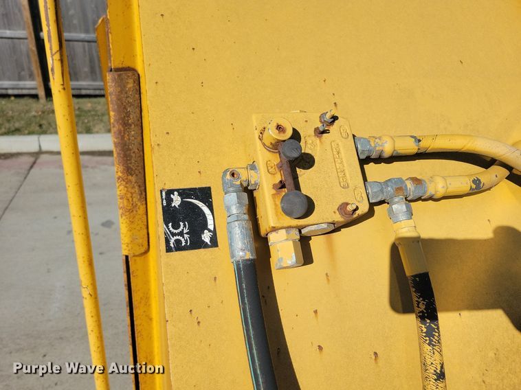 image for item DL7987 1998 Vermeer BC1230 wood chipper