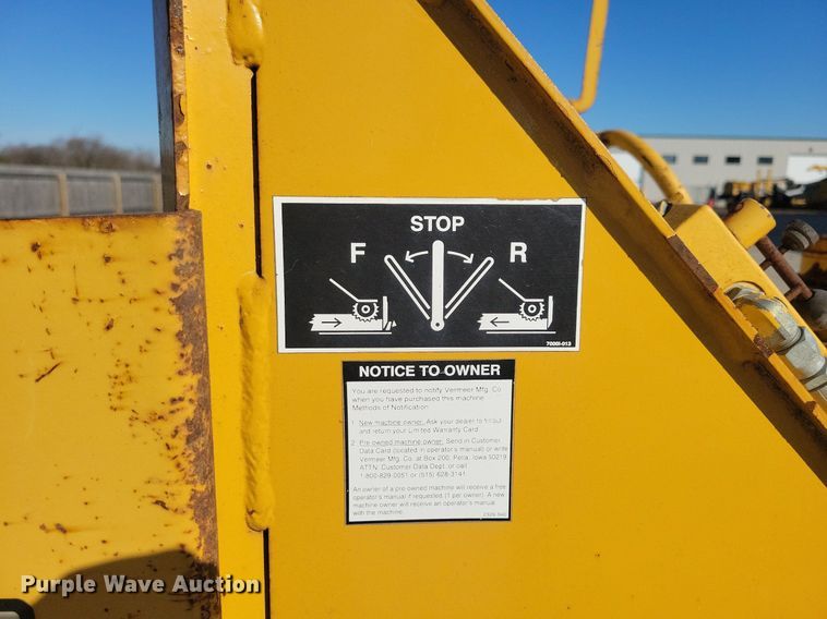 image for item DL7987 1998 Vermeer BC1230 wood chipper