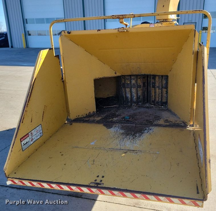 image for item DL7987 1998 Vermeer BC1230 wood chipper