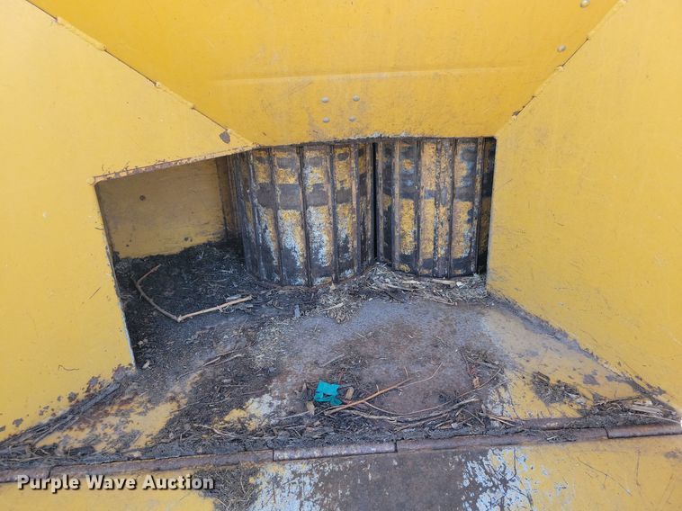 image for item DL7987 1998 Vermeer BC1230 wood chipper