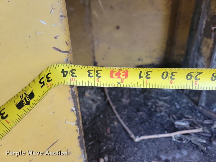 image for item DL7987 1998 Vermeer BC1230 wood chipper