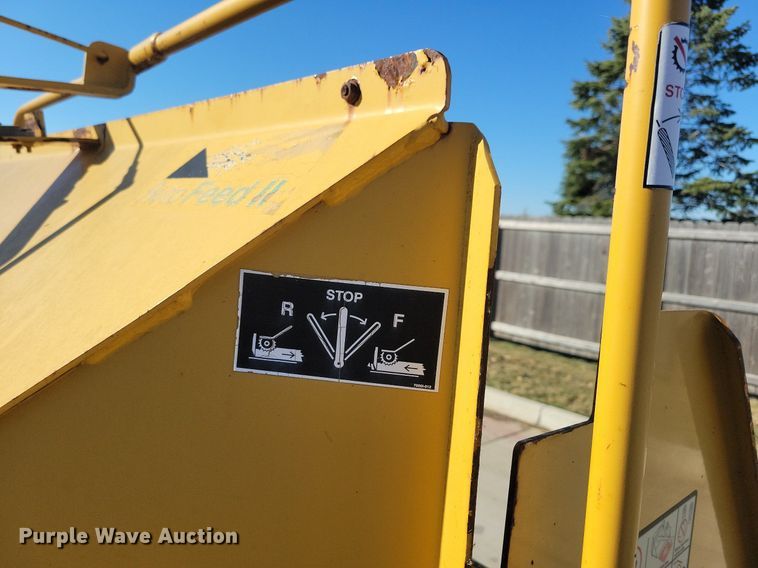 image for item DL7987 1998 Vermeer BC1230 wood chipper