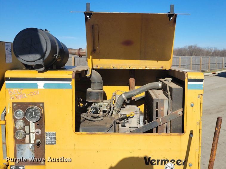 image for item DL7987 1998 Vermeer BC1230 wood chipper