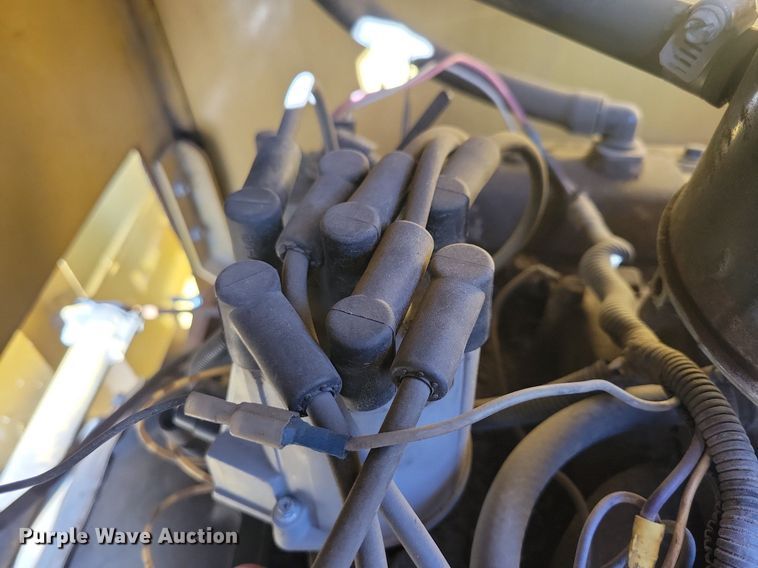 image for item DL7987 1998 Vermeer BC1230 wood chipper