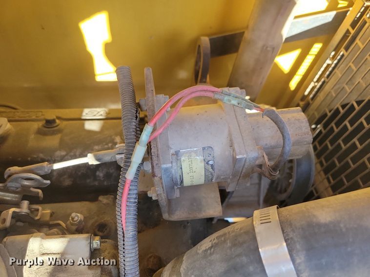 image for item DL7987 1998 Vermeer BC1230 wood chipper