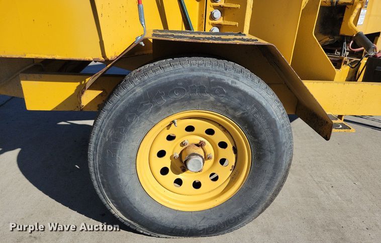 image for item DL7987 1998 Vermeer BC1230 wood chipper