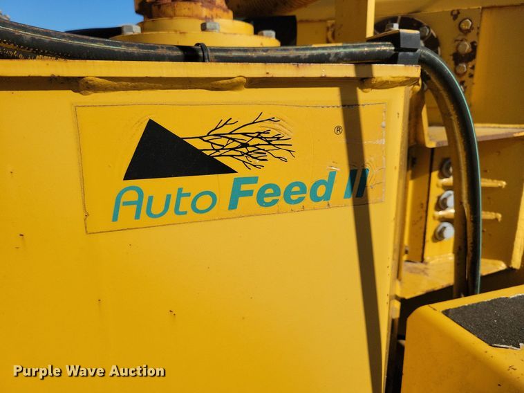 image for item DL7987 1998 Vermeer BC1230 wood chipper