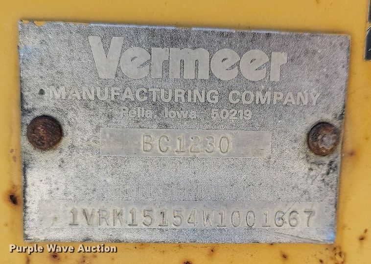 image for item DL7987 1998 Vermeer BC1230 wood chipper