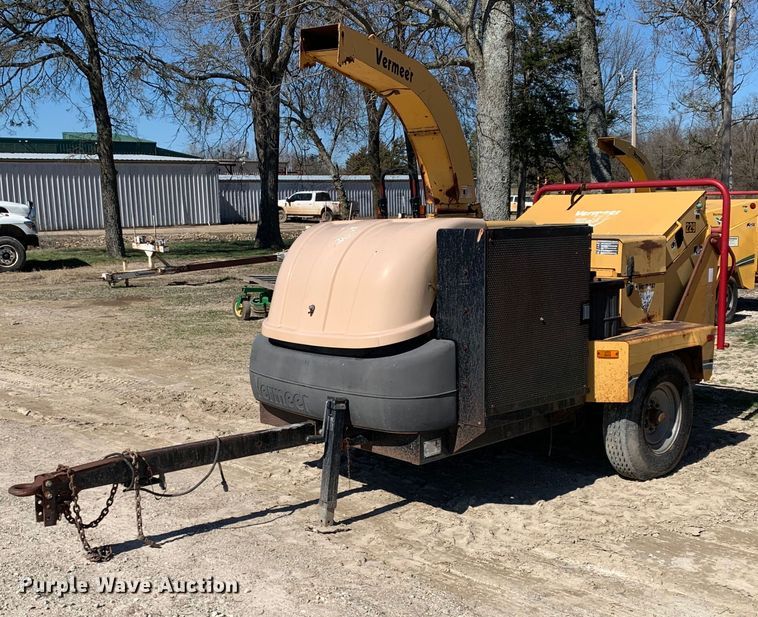 image for item DM7757 2005 Vermeer BC1400XL wood chipper