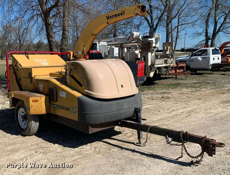image for item DM7757 2005 Vermeer BC1400XL wood chipper
