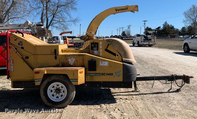 image for item DM7757 2005 Vermeer BC1400XL wood chipper
