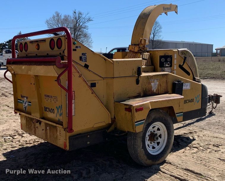 image for item DM7757 2005 Vermeer BC1400XL wood chipper