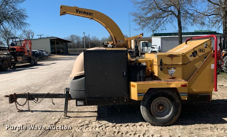 image for item DM7757 2005 Vermeer BC1400XL wood chipper