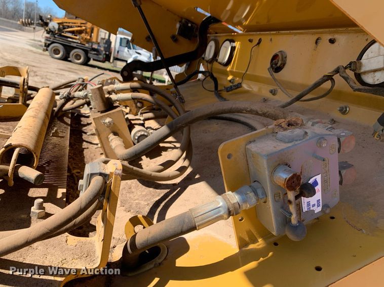 image for item DM7757 2005 Vermeer BC1400XL wood chipper