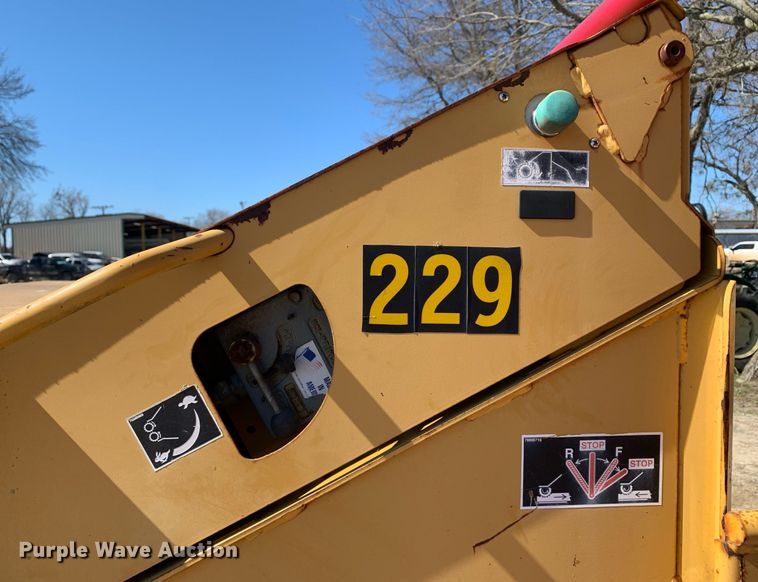 image for item DM7757 2005 Vermeer BC1400XL wood chipper