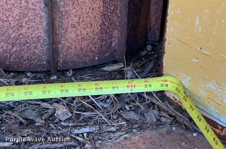 image for item DM7757 2005 Vermeer BC1400XL wood chipper