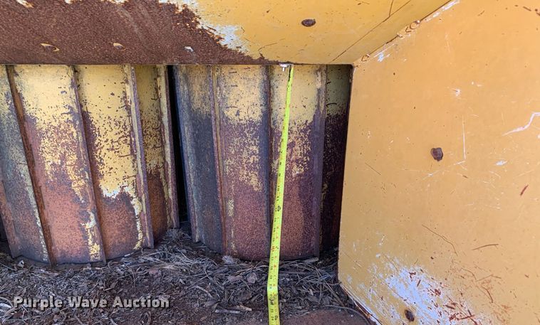 image for item DM7757 2005 Vermeer BC1400XL wood chipper