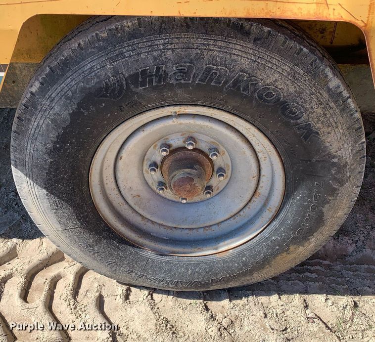 image for item DM7757 2005 Vermeer BC1400XL wood chipper