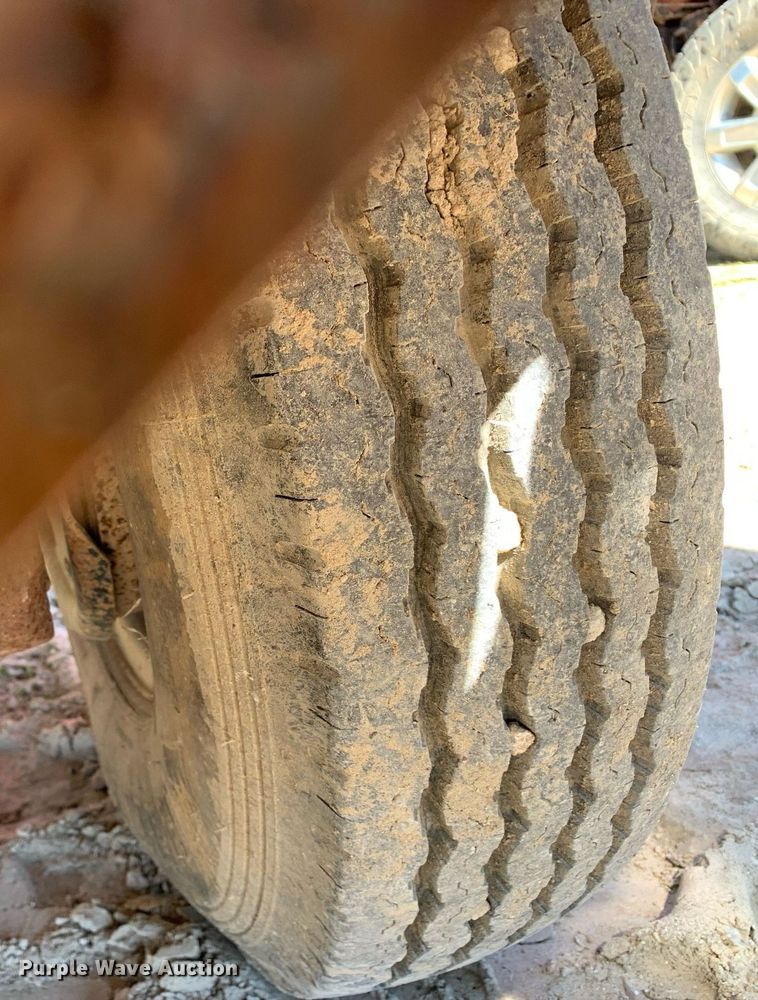 image for item DM7757 2005 Vermeer BC1400XL wood chipper