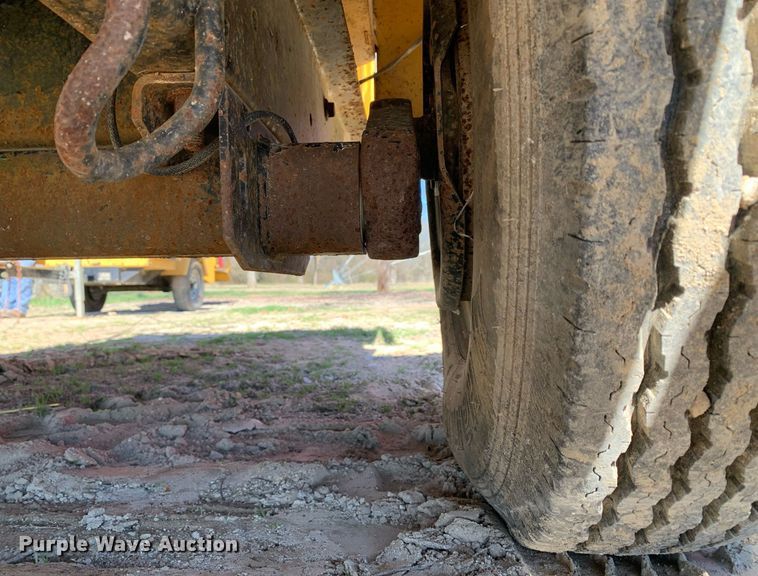 image for item DM7757 2005 Vermeer BC1400XL wood chipper