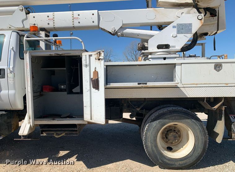 image for item DM7763 2007 Ford F750 Super Duty bucket truck