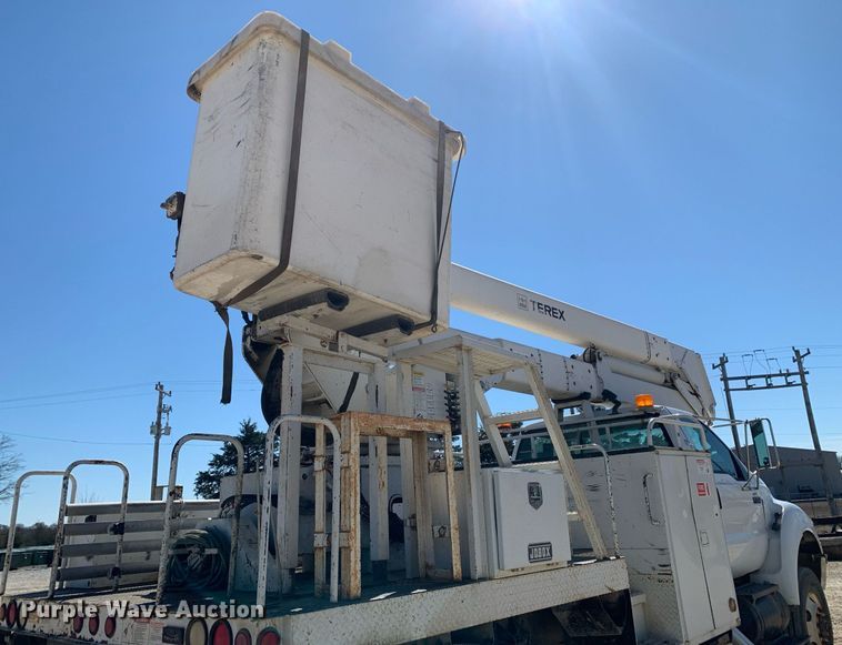 image for item DM7763 2007 Ford F750 Super Duty bucket truck