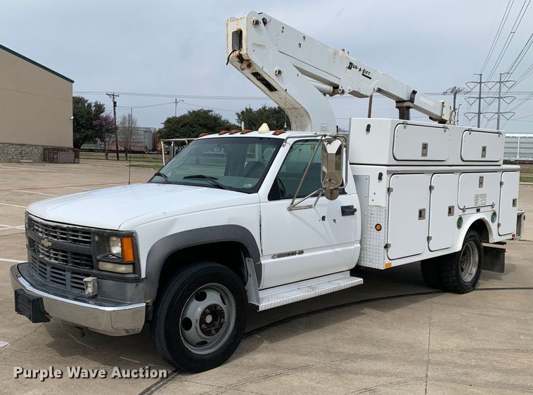 image for item DM7768 2002 Chevrolet Silverado 3500HD bucket truck