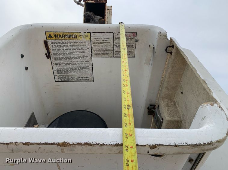 image for item DM7768 2002 Chevrolet Silverado 3500HD bucket truck