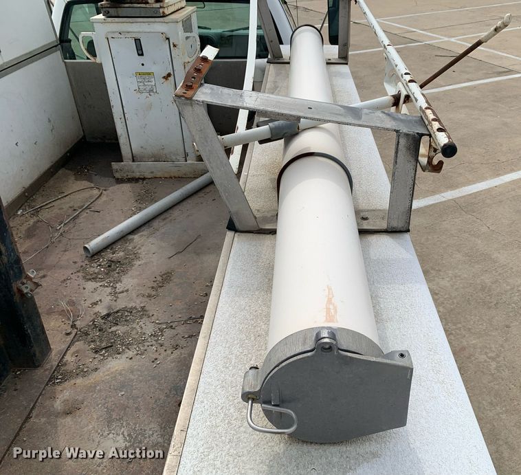 image for item DM7768 2002 Chevrolet Silverado 3500HD bucket truck