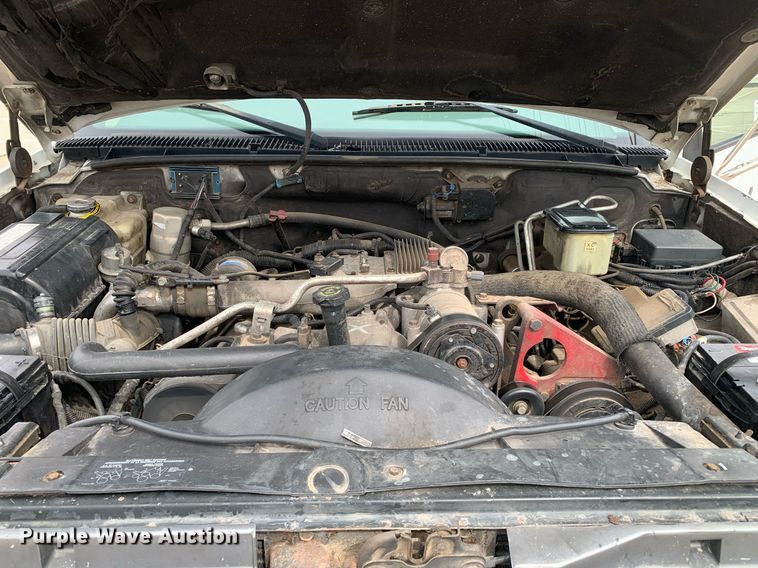 image for item DM7768 2002 Chevrolet Silverado 3500HD bucket truck