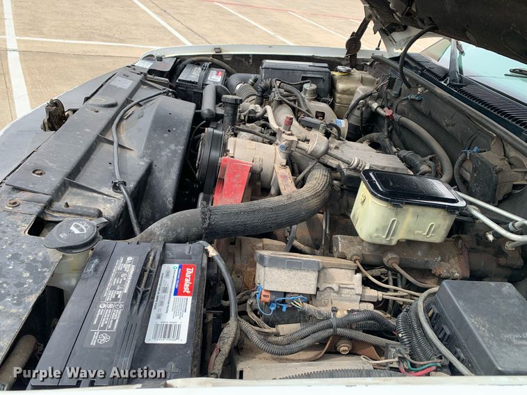 image for item DM7768 2002 Chevrolet Silverado 3500HD bucket truck