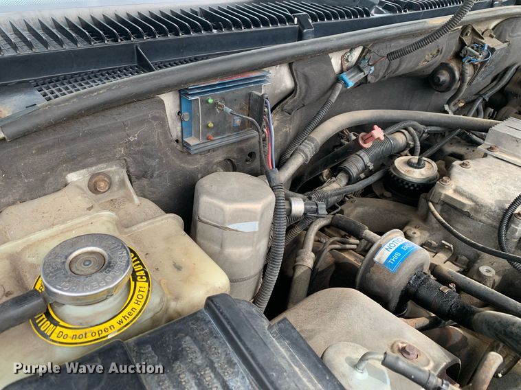 image for item DM7768 2002 Chevrolet Silverado 3500HD bucket truck