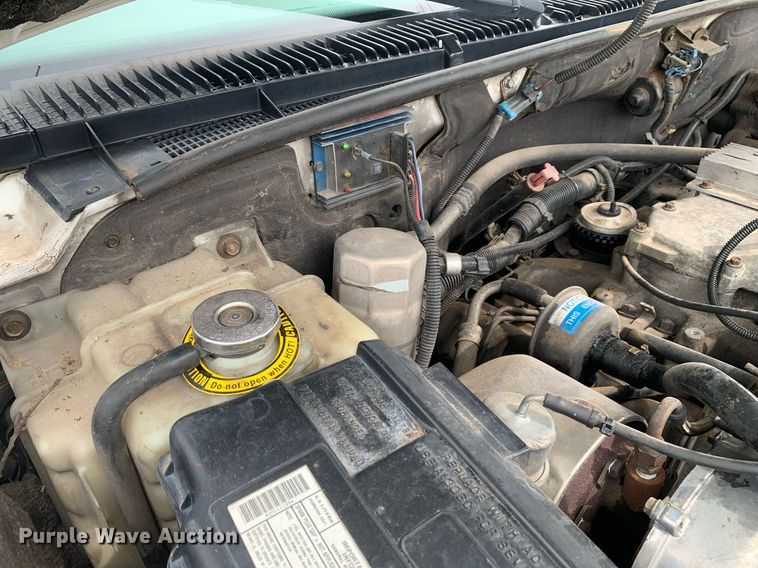 image for item DM7768 2002 Chevrolet Silverado 3500HD bucket truck