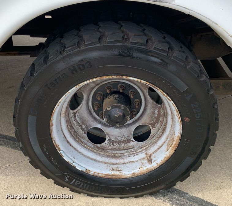 image for item DM7768 2002 Chevrolet Silverado 3500HD bucket truck