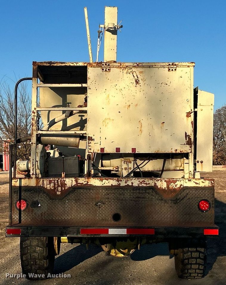 image for item DN0518 1989 Amertek Inc. 2500L hydroseeder truck