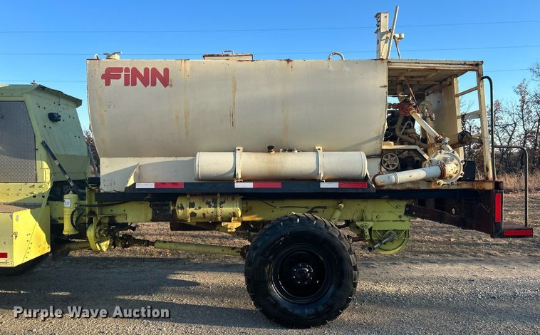 image for item DN0518 1989 Amertek Inc. 2500L hydroseeder truck