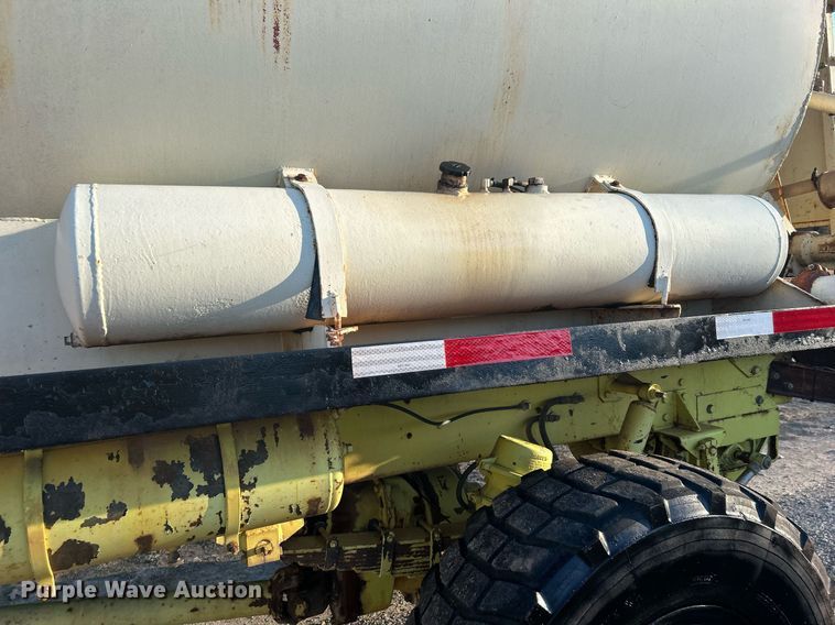 image for item DN0518 1989 Amertek Inc. 2500L hydroseeder truck