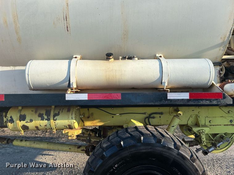 image for item DN0518 1989 Amertek Inc. 2500L hydroseeder truck
