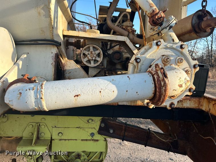 image for item DN0518 1989 Amertek Inc. 2500L hydroseeder truck