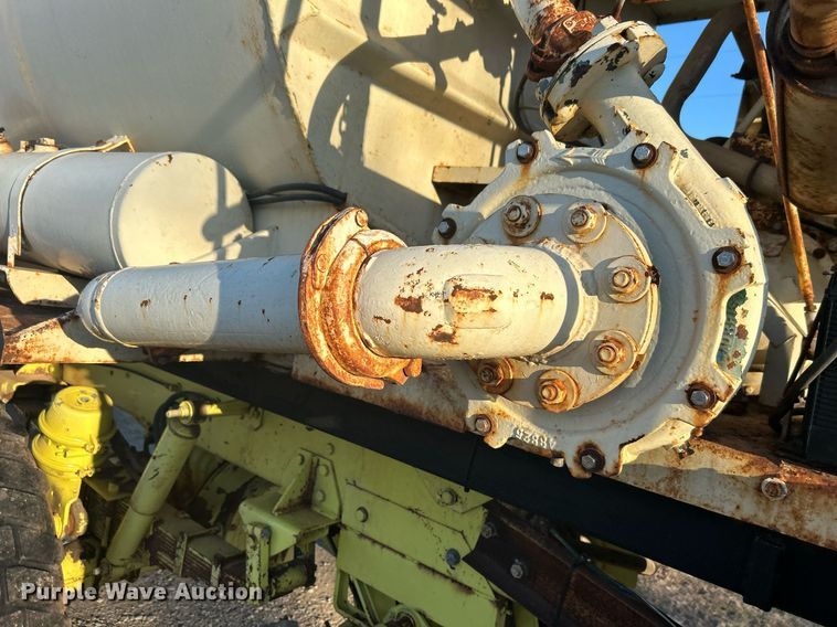 image for item DN0518 1989 Amertek Inc. 2500L hydroseeder truck